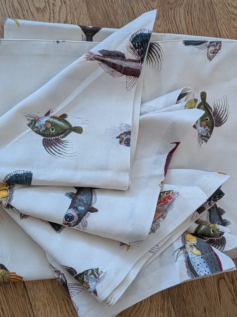 NWOT Pottery Barn Linen Blend Table runner & 4 square napkins fishing